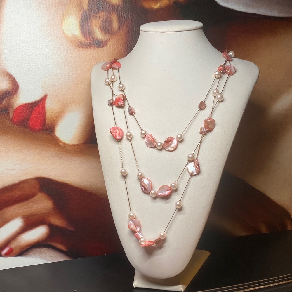 🍇Romantic Mother of Pearl and Faux Pearls Necklace Gold Tone